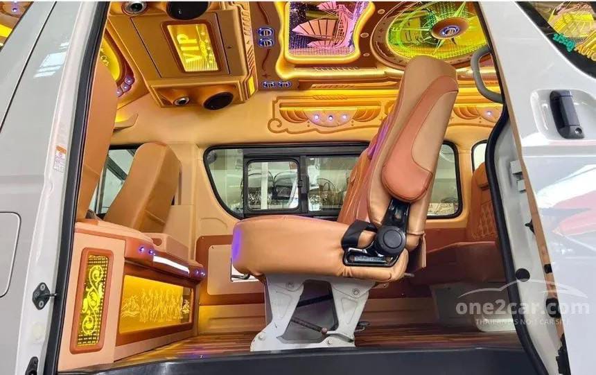 2017 Toyota Hiace Commuter